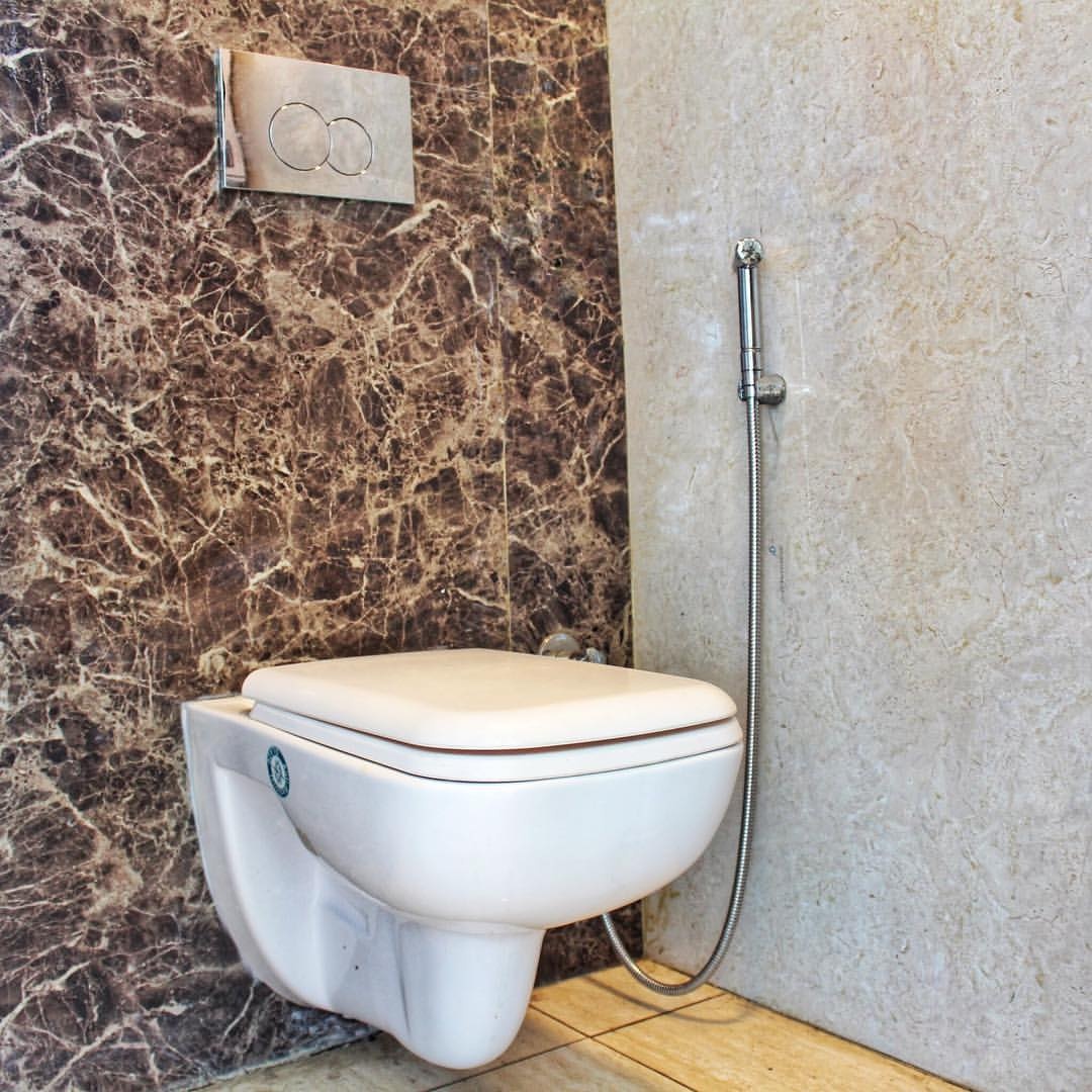 Enclosed WC · Wall finish and handheld wash fixture